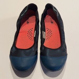 New Balance Women's Black and Blue Flats